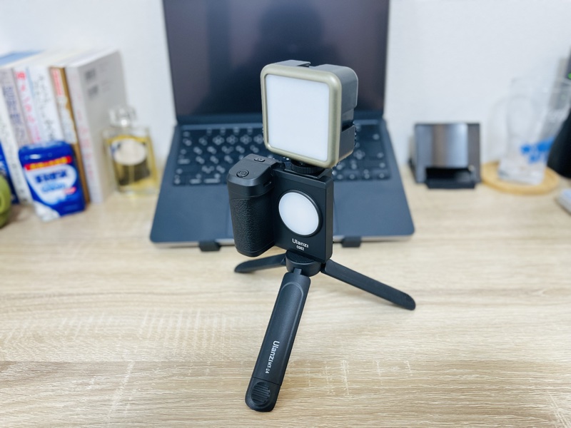 Ulanzi VL49 RGBライトとスマホグリップの撮影機材セット