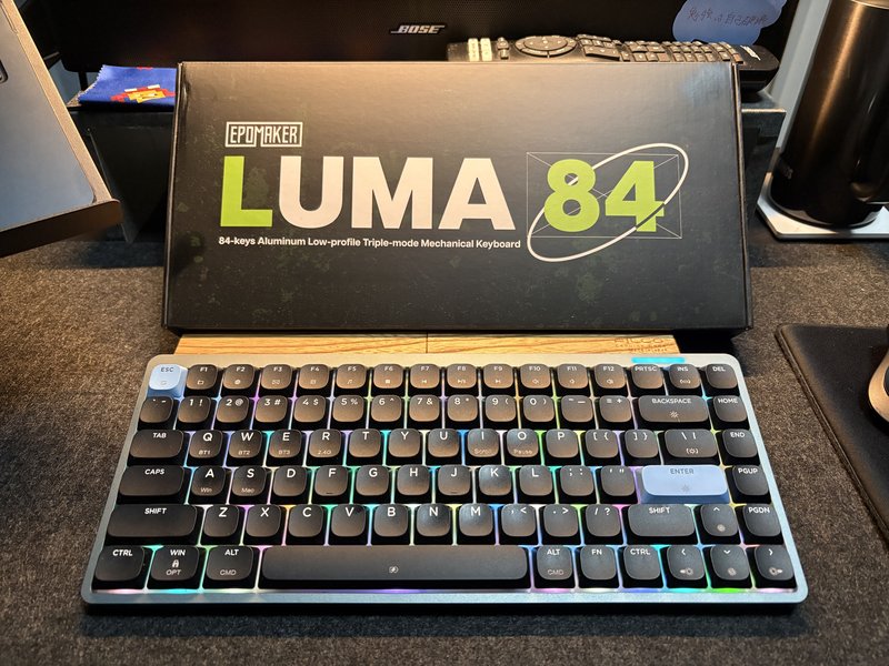 Epomaker Luma84 外箱と本体