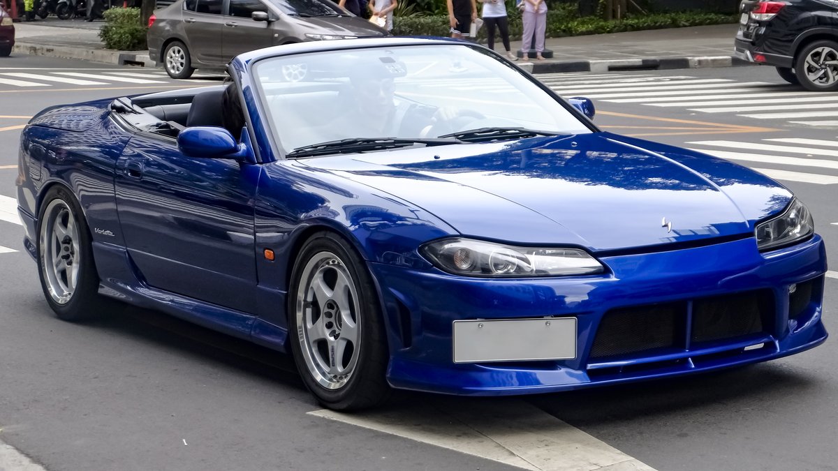 日産シルビアS15ヴァリエッタ ブリリアントブルー 走行中