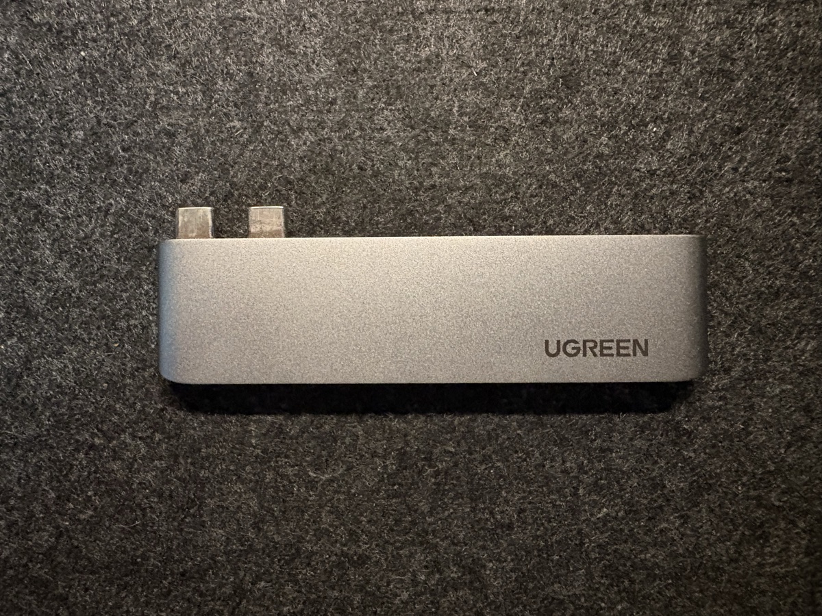 UGREENハブ本体の上面・USB-C接続部
